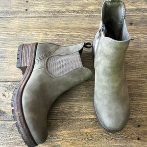 Crown Vintage boots, size 6.5